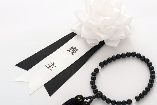 喪主の名札と数珠